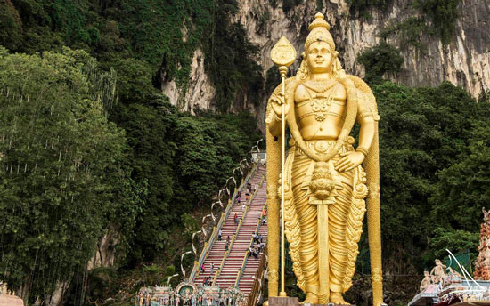 Sri-Subramaniar-Swamy-Devasthanam,-Batu-Caves,-Malaysia